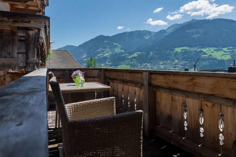 119_Chaletl-Schlossblick_zweiter-Balkon-mit-Aussicht.jpg